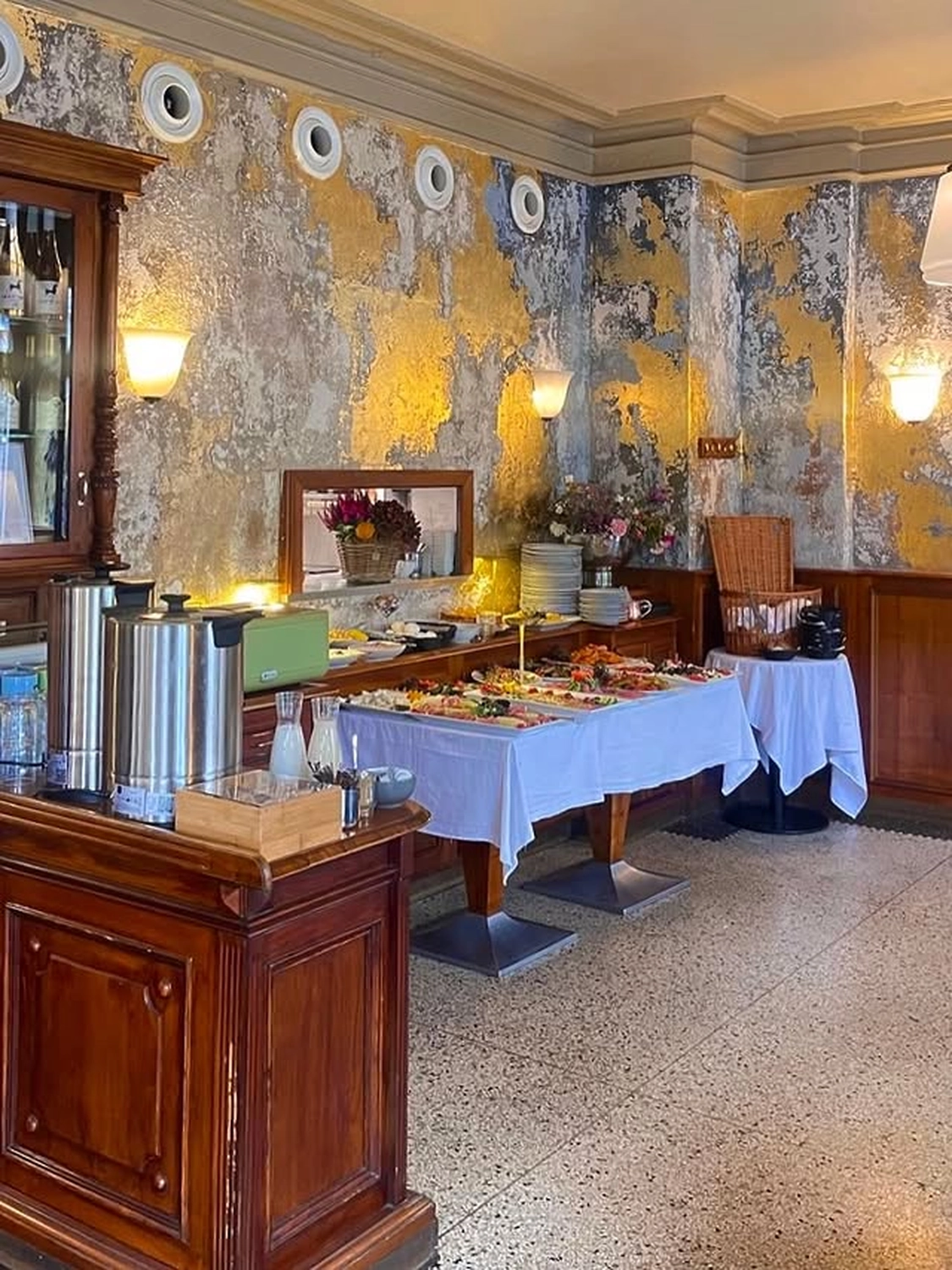 Scotty’s - Restaurant - Speisen auf dem Esstisch