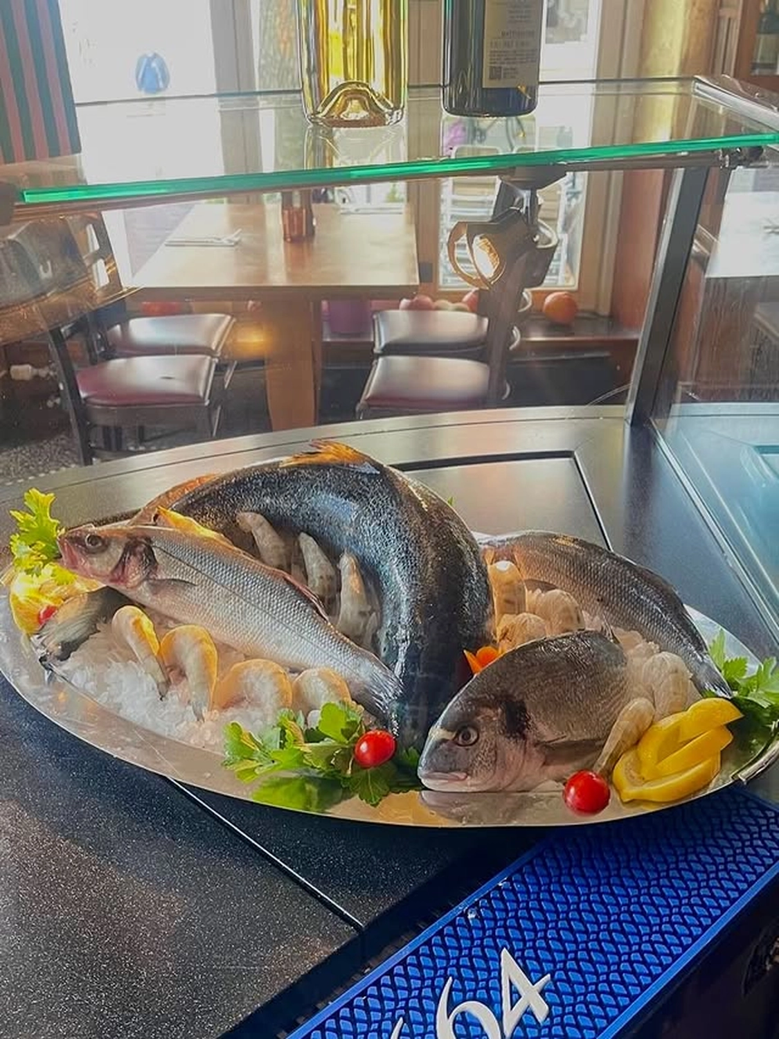 Scotty’s - Restaurant - Fisch auf einer Platte
